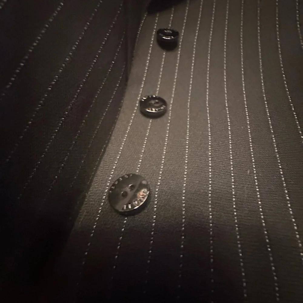 Tahari Elegant Brown Pinstripe Blazer and Skirt Set 16P - Picture 14 of 16